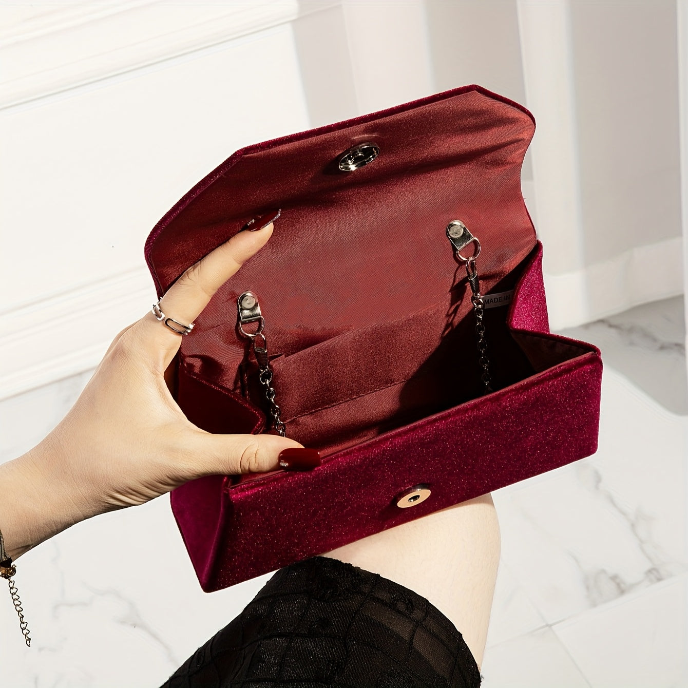 Women's Elegant Rhinestone Evening Handbag & Crossbody Bag with Detachable Chain Strap - Luxury Prom, Wedding, Party Purse in Burgundy/Black - Closure & Lining - Sparkling Clutch for Formal Events, Prom Dress Accessory - Plus