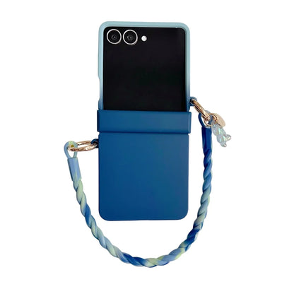 coque de telephone Z FLIP Skin Feeling Wireless Magnetic Lanyard Phone Case For Samsung Galaxy Z Flip 3 4 5 6 7 Zflip7 Macaron Gradient Cord PC Hard Shell