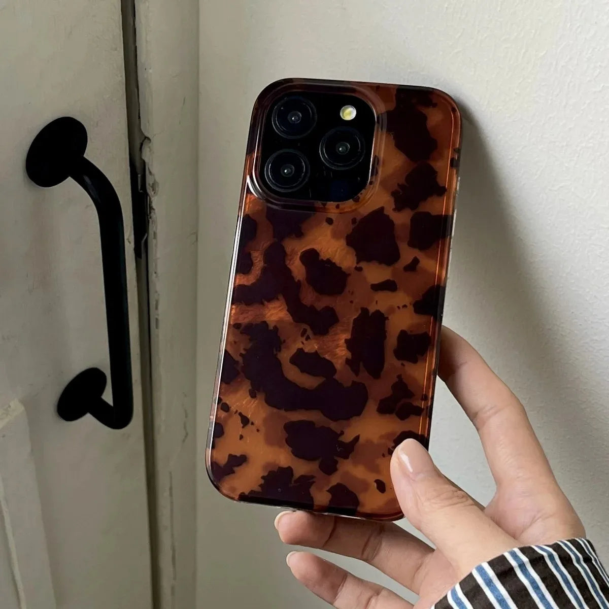 coque telephone a motif leoprd ,Retro Amber Texture Laser Phone Case For iPhone 17 16 Pro Max 15 14 13 12 11 XS XR 7 8 Plus 16E Stylish Leopard Print Soft Cover