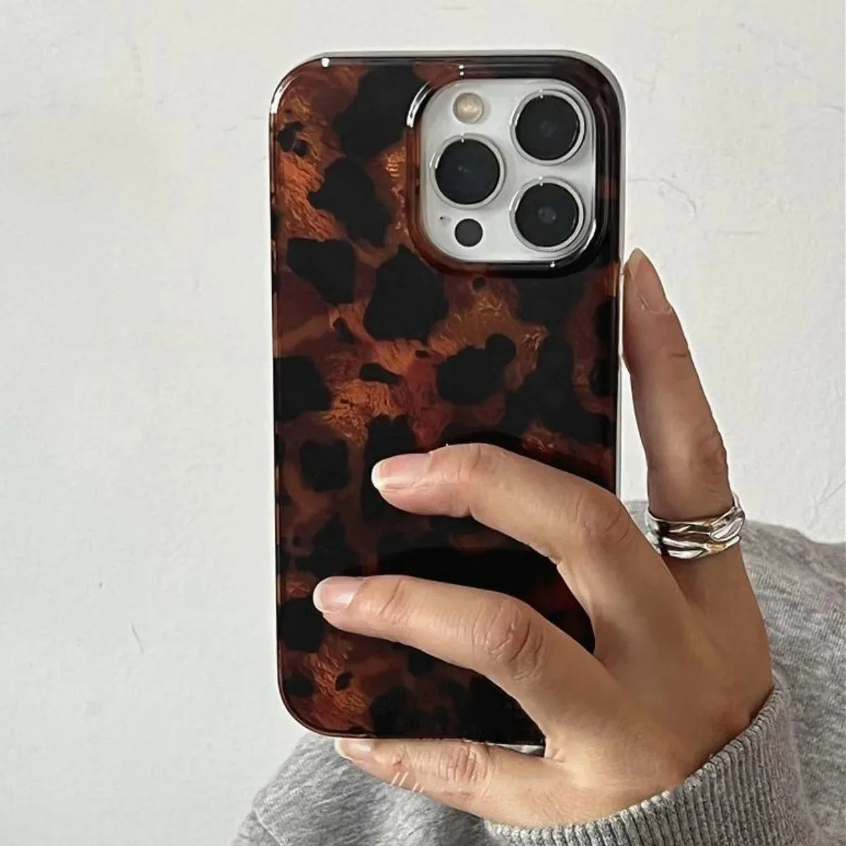 coque telephone a motif leoprd ,Retro Amber Texture Laser Phone Case For iPhone 17 16 Pro Max 15 14 13 12 11 XS XR 7 8 Plus 16E Stylish Leopard Print Soft Cover