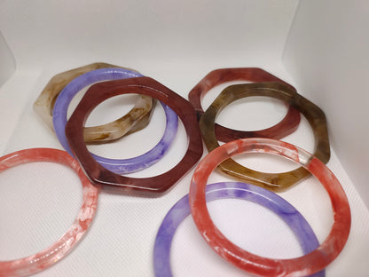 Lot de bracelets en résine multicolore