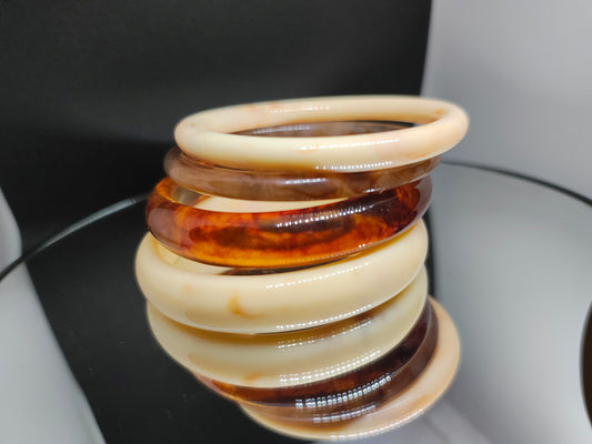 Bracelets en résine,jonc doré et beige