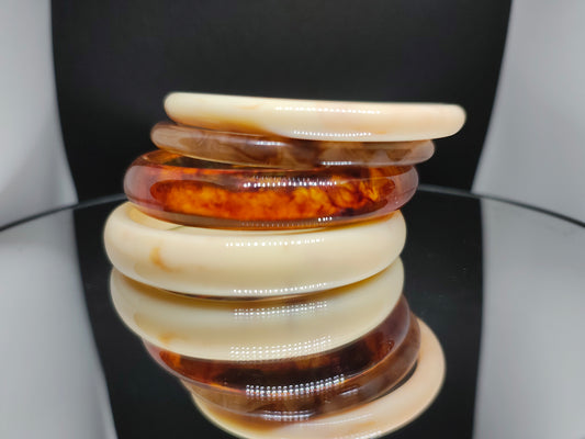 Bracelets en résine,jonc doré et beige